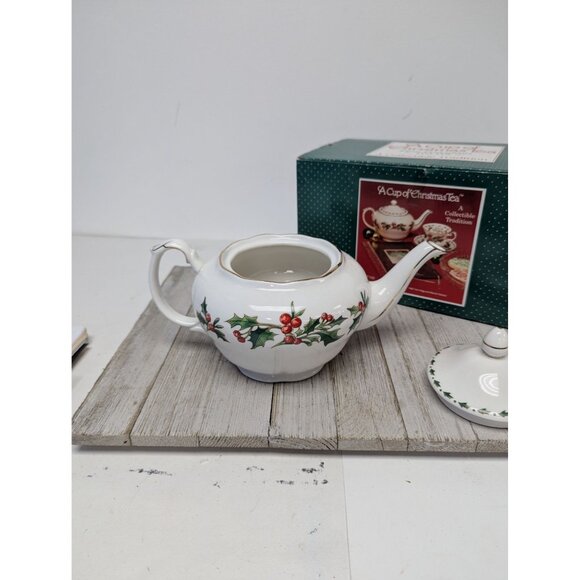 Vintage A Cup of Christmas Tea Full Size Teapot Waldman House Press in Box - Picture 6 of 9